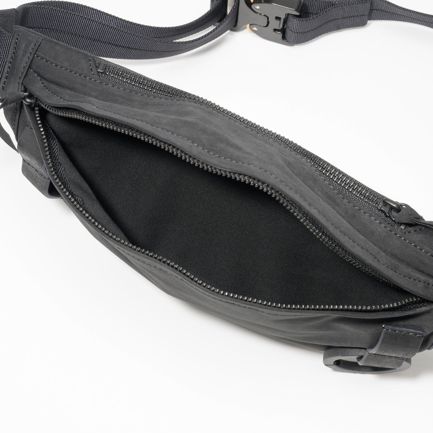 CHRONICLE / ボディバッグ / ベンタイル(ブラック)